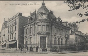Hôtel de la caisse d’épargne de Brive,  inauguré le 3 octobre 1909. Carte postale. Archives municipales de Brive, 37 Fi 54. 